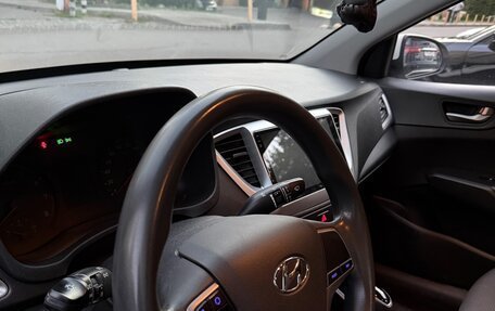 Hyundai Solaris II рестайлинг, 2018 год, 930 000 рублей, 3 фотография