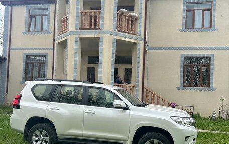 Toyota Land Cruiser Prado 150 рестайлинг 2, 2022 год, 6 400 000 рублей, 2 фотография