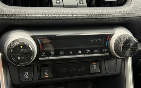 Toyota RAV4, 2020 год, 3 100 000 рублей, 21 фотография