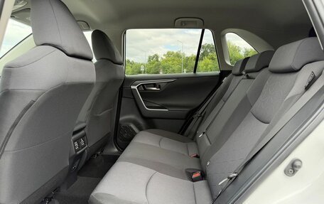 Toyota RAV4, 2020 год, 3 100 000 рублей, 24 фотография