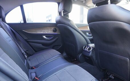 Mercedes-Benz E-Класс, 2018 год, 3 300 000 рублей, 10 фотография