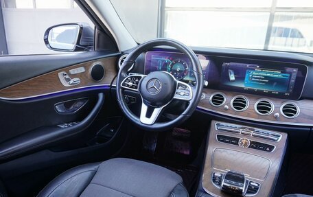 Mercedes-Benz E-Класс, 2018 год, 3 300 000 рублей, 13 фотография