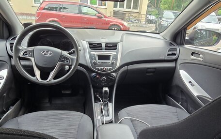 Hyundai Solaris II рестайлинг, 2015 год, 1 000 000 рублей, 8 фотография
