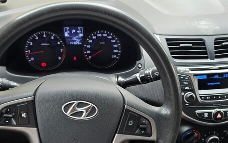 Hyundai Solaris II рестайлинг, 2015 год, 1 000 000 рублей, 10 фотография