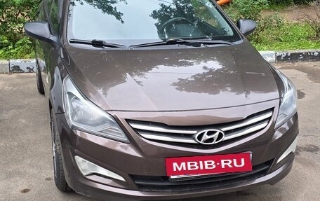 Hyundai Solaris II рестайлинг, 2015 год, 1 000 000 рублей, 5 фотография