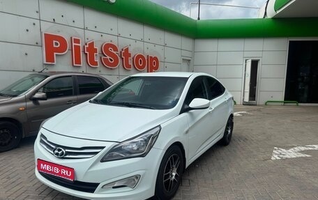 Hyundai Solaris II рестайлинг, 2015 год, 865 000 рублей, 1 фотография