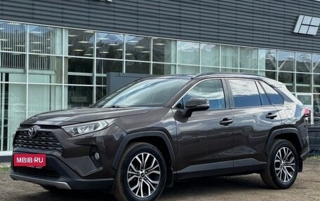 Toyota RAV4, 2020 год, 2 800 000 рублей, 8 фотография