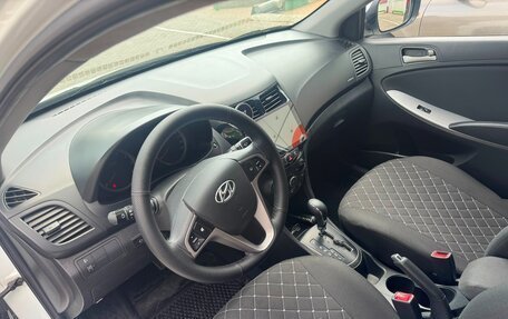 Hyundai Solaris II рестайлинг, 2015 год, 865 000 рублей, 2 фотография