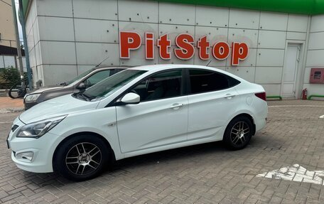 Hyundai Solaris II рестайлинг, 2015 год, 865 000 рублей, 5 фотография