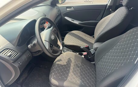Hyundai Solaris II рестайлинг, 2015 год, 865 000 рублей, 3 фотография