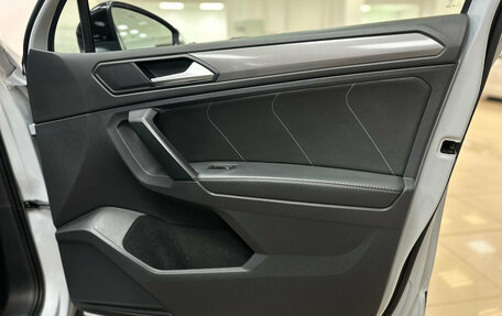 Volkswagen Tiguan II, 2019 год, 2 720 000 рублей, 38 фотография