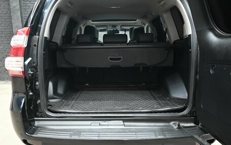 Toyota Land Cruiser Prado 150 рестайлинг 2, 2017 год, 4 350 000 рублей, 6 фотография