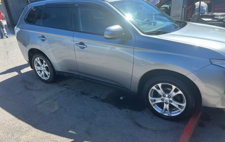 Mitsubishi Outlander III рестайлинг 3, 2012 год, 1 550 000 рублей, 14 фотография