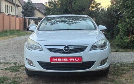 Opel Astra J, 2012 год, 980 000 рублей, 2 фотография