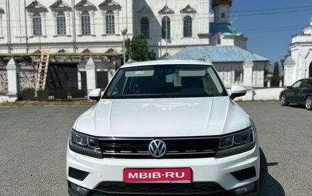 Volkswagen Tiguan II, 2018 год, 1 830 000 рублей, 1 фотография
