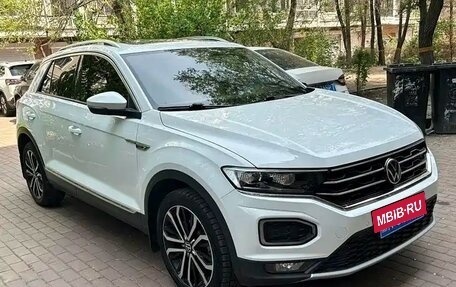 Volkswagen T-Roc I, 2022 год, 1 770 000 рублей, 2 фотография