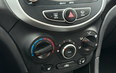 Hyundai Solaris II рестайлинг, 2013 год, 750 000 рублей, 23 фотография