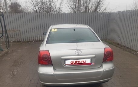 Toyota Avensis III рестайлинг, 2004 год, 665 000 рублей, 21 фотография