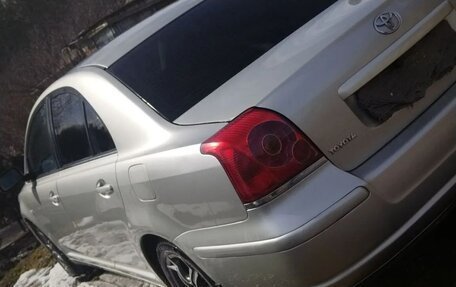 Toyota Avensis III рестайлинг, 2005 год, 650 000 рублей, 3 фотография