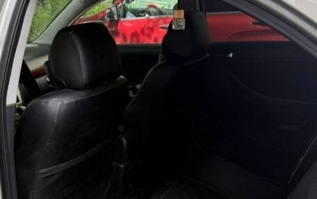 Toyota Avensis III рестайлинг, 2005 год, 650 000 рублей, 8 фотография