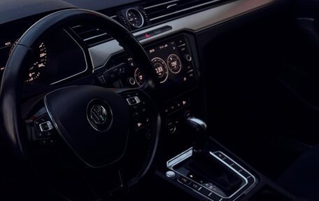 Volkswagen Passat B8 рестайлинг, 2018 год, 1 850 000 рублей, 6 фотография