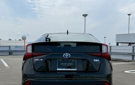 Toyota Prius IV XW50, 2022 год, 1 800 000 рублей, 5 фотография