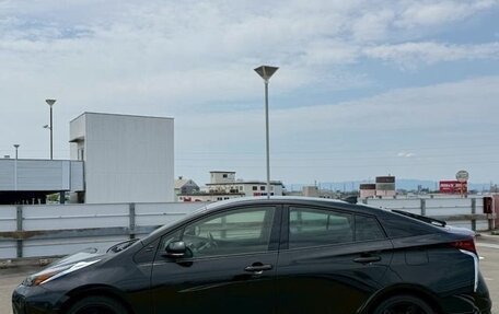 Toyota Prius IV XW50, 2022 год, 1 800 000 рублей, 7 фотография