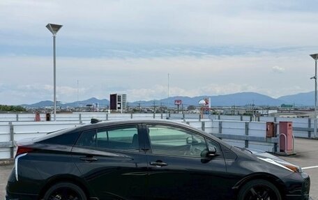 Toyota Prius IV XW50, 2022 год, 1 800 000 рублей, 3 фотография