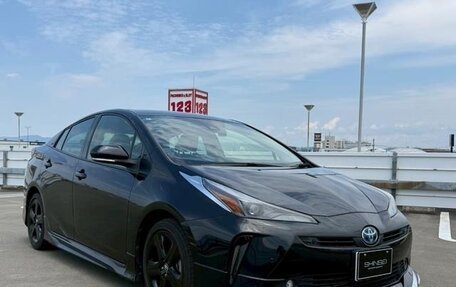 Toyota Prius IV XW50, 2022 год, 1 800 000 рублей, 2 фотография
