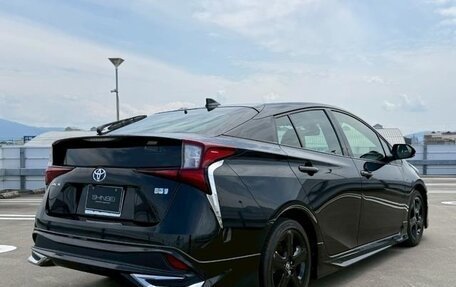 Toyota Prius IV XW50, 2022 год, 1 800 000 рублей, 4 фотография