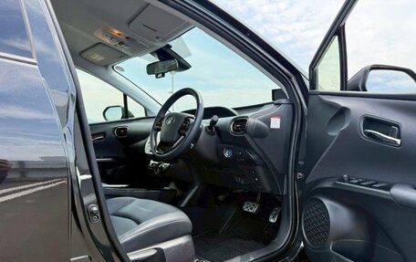 Toyota Prius IV XW50, 2022 год, 1 800 000 рублей, 13 фотография