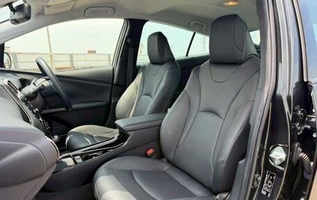 Toyota Prius IV XW50, 2022 год, 1 800 000 рублей, 14 фотография
