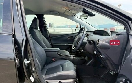 Toyota Prius IV XW50, 2022 год, 1 800 000 рублей, 11 фотография