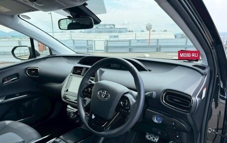Toyota Prius IV XW50, 2022 год, 1 800 000 рублей, 12 фотография