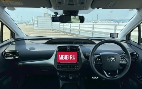 Toyota Prius IV XW50, 2022 год, 1 800 000 рублей, 20 фотография