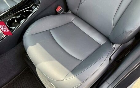 Toyota Prius IV XW50, 2022 год, 1 800 000 рублей, 15 фотография
