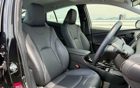 Toyota Prius IV XW50, 2022 год, 1 800 000 рублей, 9 фотография