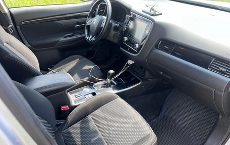 Mitsubishi Outlander III рестайлинг 3, 2021 год, 2 300 000 рублей, 5 фотография