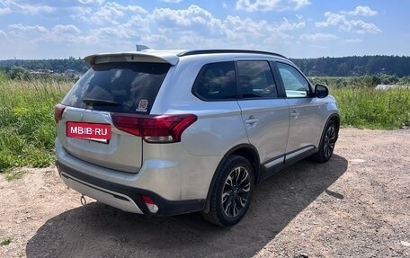 Mitsubishi Outlander III рестайлинг 3, 2021 год, 2 300 000 рублей, 3 фотография