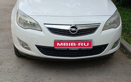 Opel Astra J, 2011 год, 400 000 рублей, 1 фотография