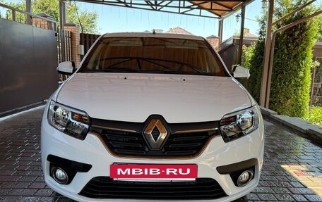 Renault Logan II, 2018 год, 735 000 рублей, 3 фотография