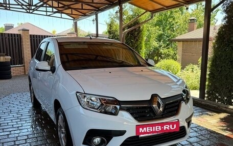 Renault Logan II, 2018 год, 735 000 рублей, 2 фотография