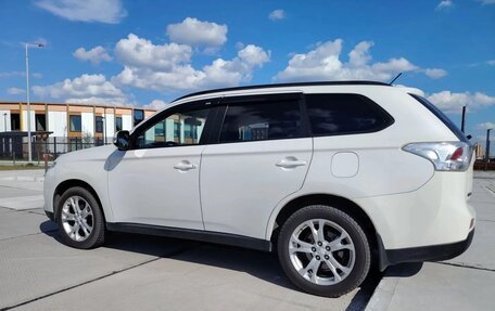 Mitsubishi Outlander III рестайлинг 3, 2012 год, 1 300 000 рублей, 3 фотография