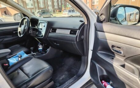 Mitsubishi Outlander III рестайлинг 3, 2012 год, 1 300 000 рублей, 7 фотография