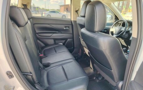 Mitsubishi Outlander III рестайлинг 3, 2012 год, 1 300 000 рублей, 8 фотография
