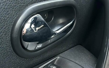 Renault Logan II, 2018 год, 1 095 000 рублей, 12 фотография