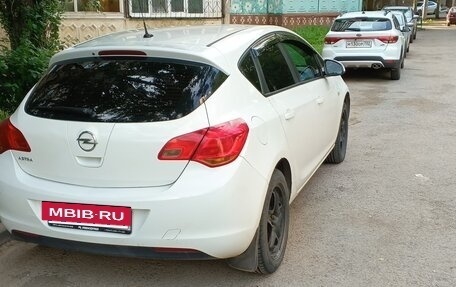 Opel Astra J, 2011 год, 400 000 рублей, 4 фотография
