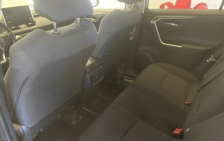 Toyota RAV4, 2020 год, 2 600 000 рублей, 9 фотография