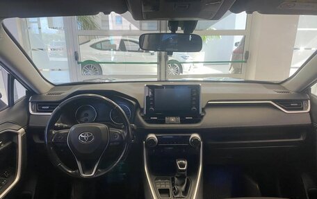 Toyota RAV4, 2020 год, 2 600 000 рублей, 11 фотография