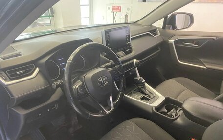 Toyota RAV4, 2020 год, 2 600 000 рублей, 13 фотография